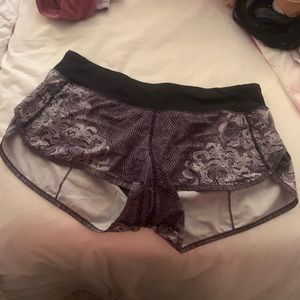 Lululemon speed up low-rise 2.5”